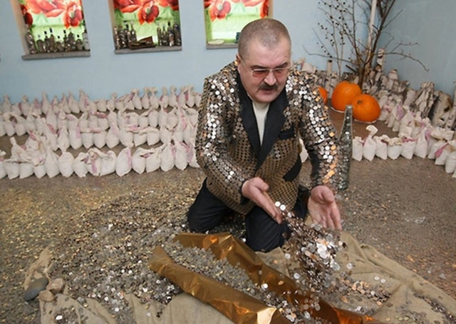 Пенсионер из Новосибирска Юрий Бабин собрал более пят?...