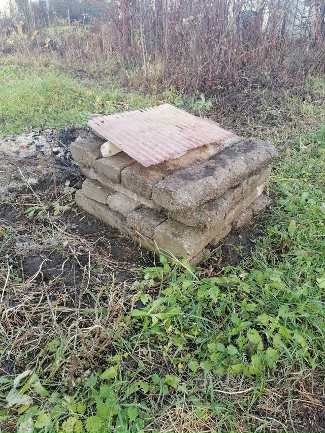 Надо переместить и сложить в аккуратный штабель бордю?...