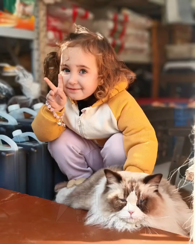 У китайской пары родилась светловолосая голубоглазая девочка: муж сначала решил, что жена изменила,