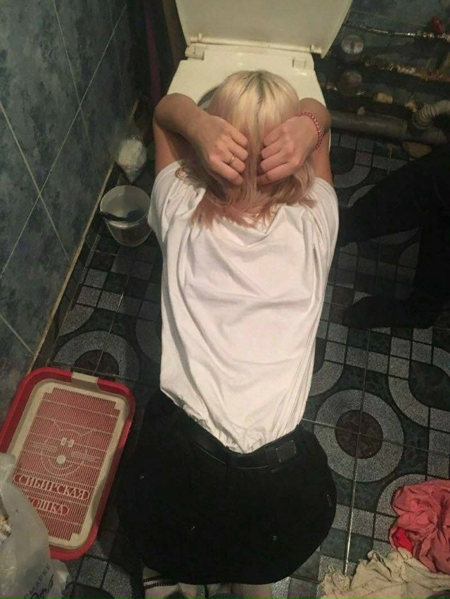 Хорошо хоть не попала на лоток🥹