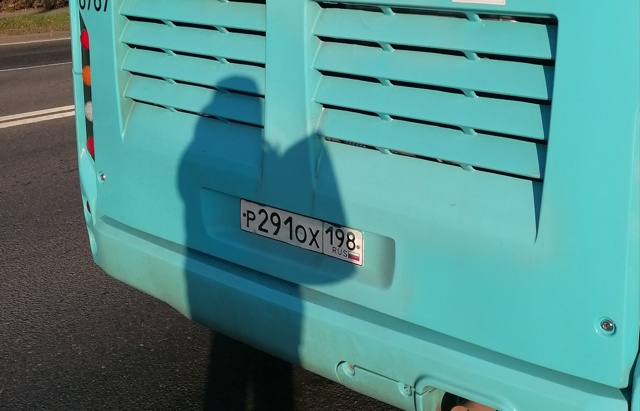 204Э, проехал Ж/Д переезд на красный с опущеным шлакбаум?...