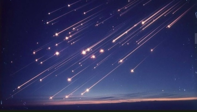 Звездопад Леониды, в ночь на 18 ноября.
Пик активности Л?...
