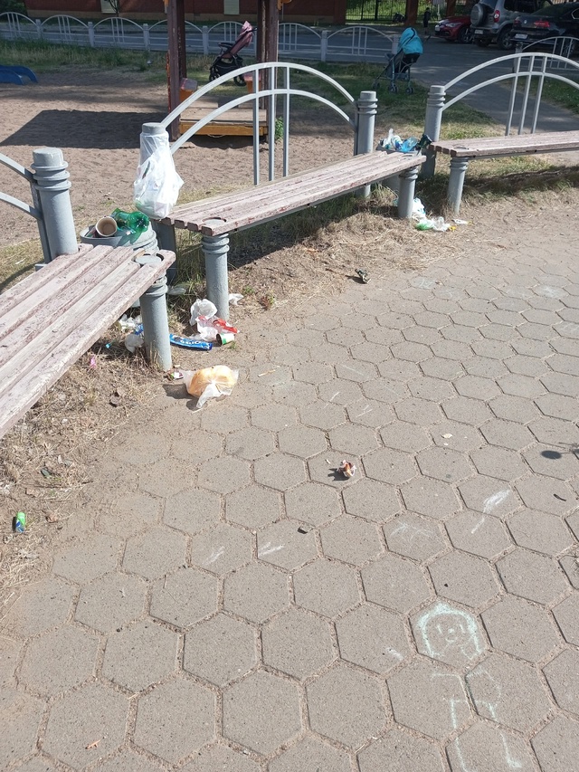 Анонимно. Вся детская площадка на Азина рядом с ФОК Имп...