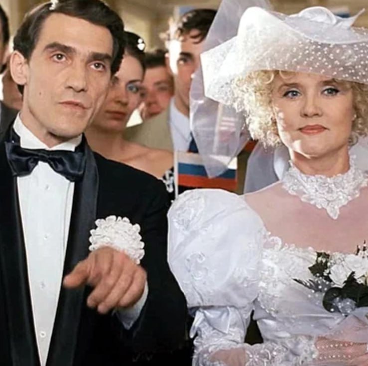 Подписчики подсказывают, что Дуров вылитый персонаж фильма нашего детства Ширли-Мырли.
О боги! Это