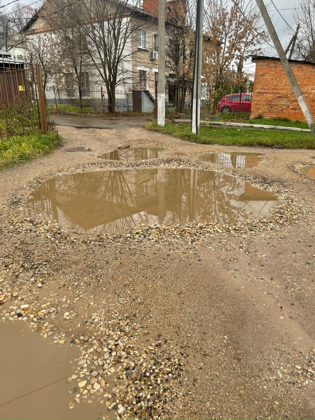 Какой позор!Уже на протяжении года и засыпать ни кто не...