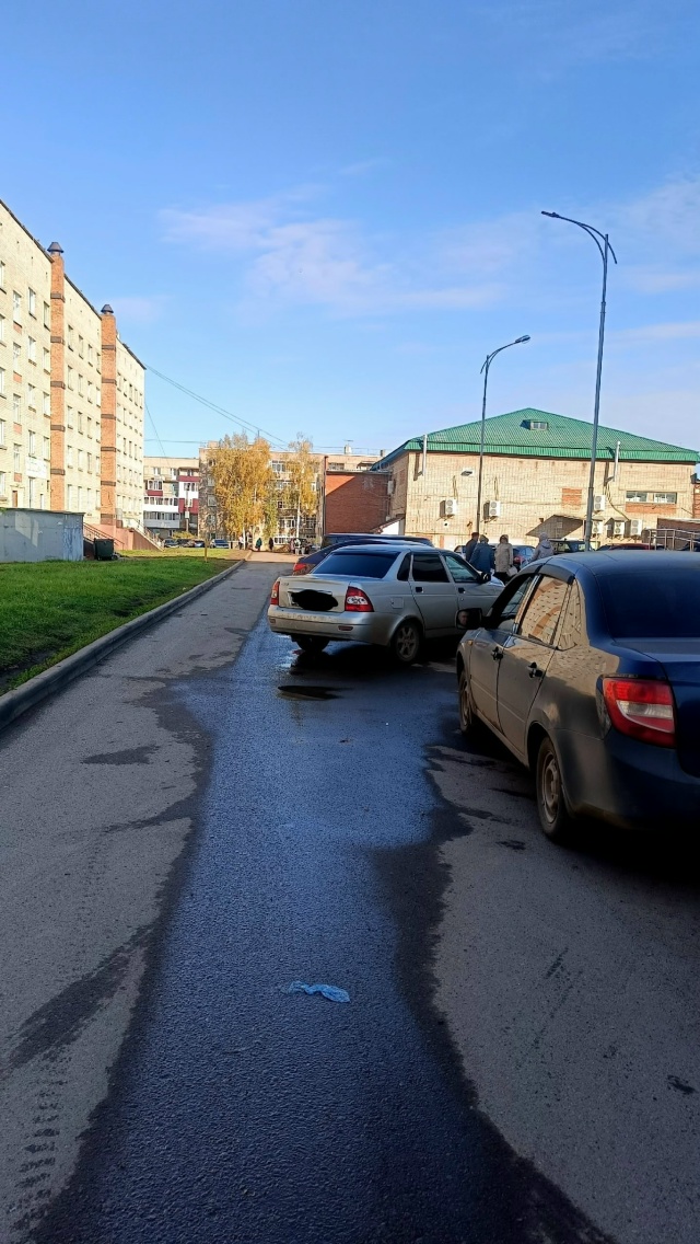 Около поликлиники довольно трудно проехать. Но когда п...