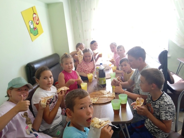 В августе продолжает работу сводный отряд в поселке ю...
