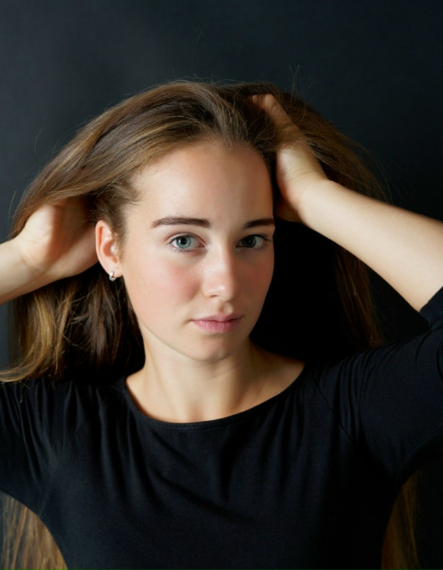 ищу отношения, работаю официанткой в клубе