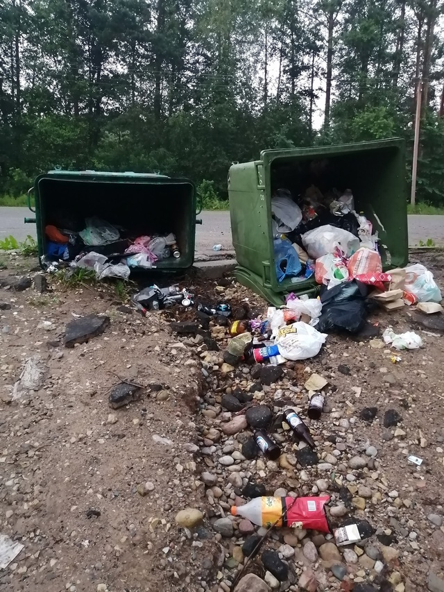 Они то кому помешали?!