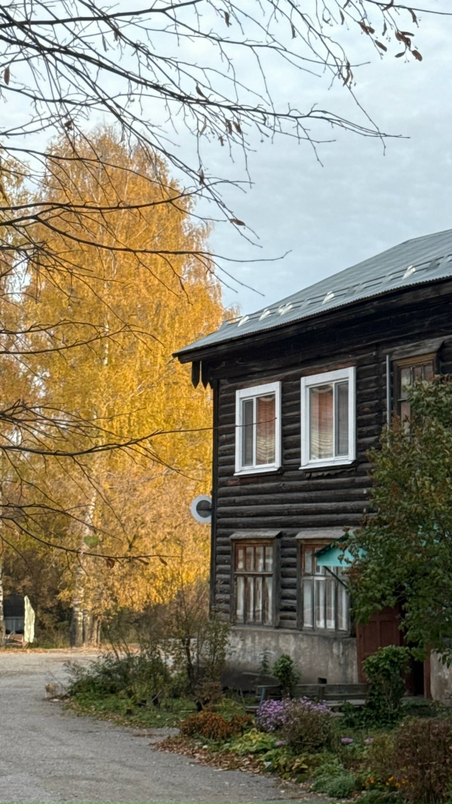 ?И с каждой осенью я расцветаю вновь;
Здоровью моему п...