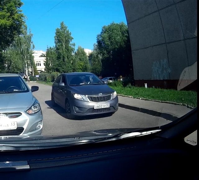 Ищу владельца данного авто О602ТР33, задел припаркованны...