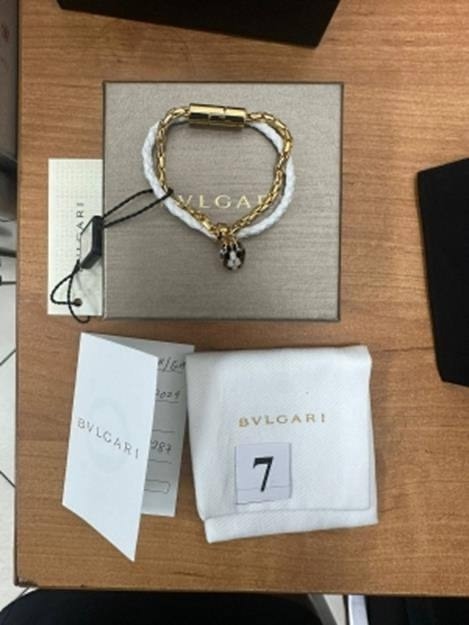 В Сочи таможенники изъяли у туристки «бижутерию» на 1,8 ...