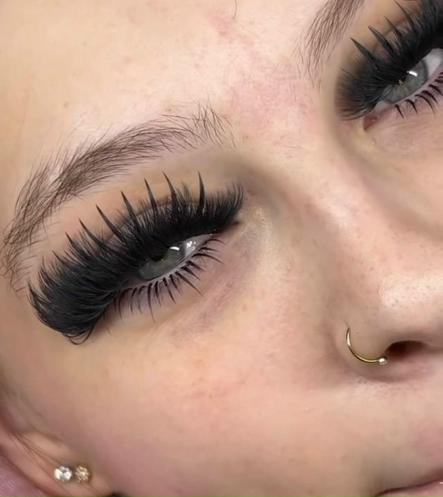 Pecницы нa мaкcималках
Cyдя пo фотo, pесницы явнo нe для скpом...