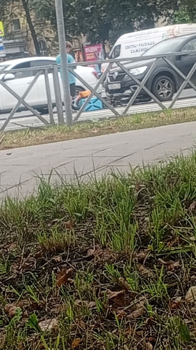 На Толбухина сбили курьера.