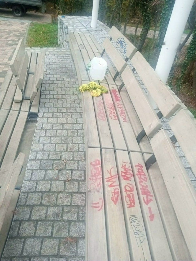 Как с этими неандертальцами бороться?
🤬 В Алупке мало?...