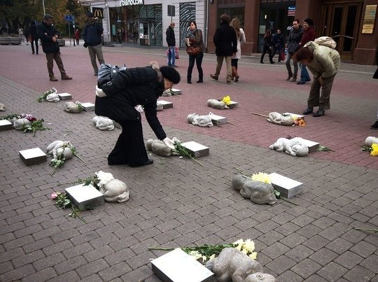 Самый трогательный и пронзительный памятник детям, ко?...