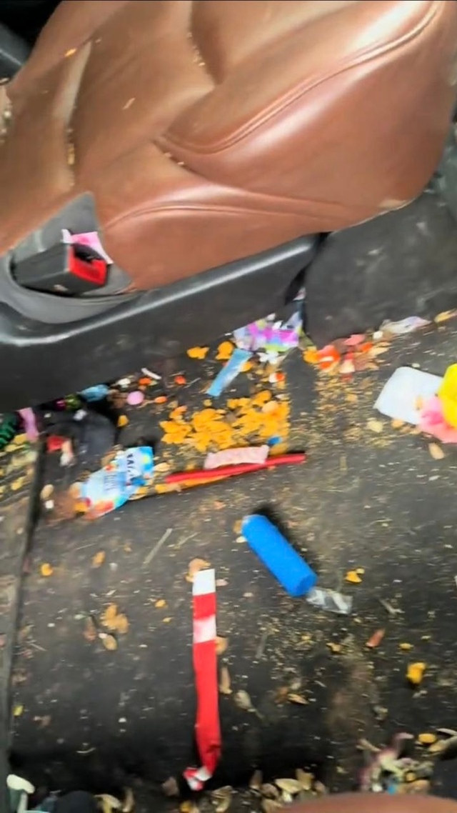 Салон автомобиля в такси после молодёжи🤬 Все засрано ...