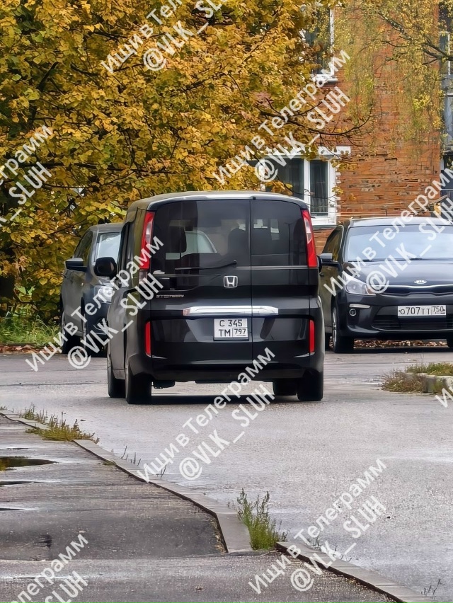 Анонимно!
Ублюдок или ублюдина на данной машине, чтоб ?...