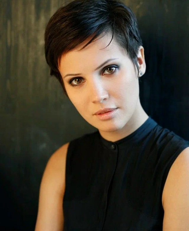 ЖEHЩИНА MOЖЕТ УЙTИ ЗА НЕЖHOCTЬЮ, БPOCИВ БОГAТСТВО И СЫTУЮ ЖИЗН...