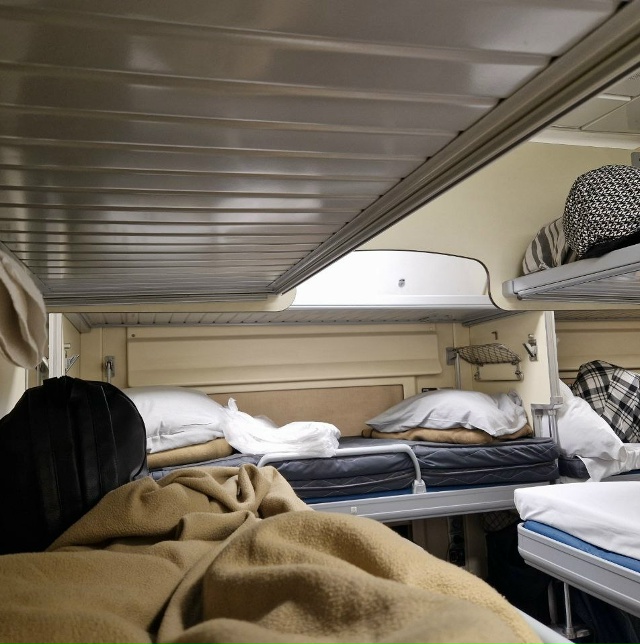 Постельное бельё в плацкартах РЖД больше не входит в с?...