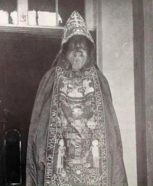 Монах, который ни разу не встречал женщину😅
Михаил То...