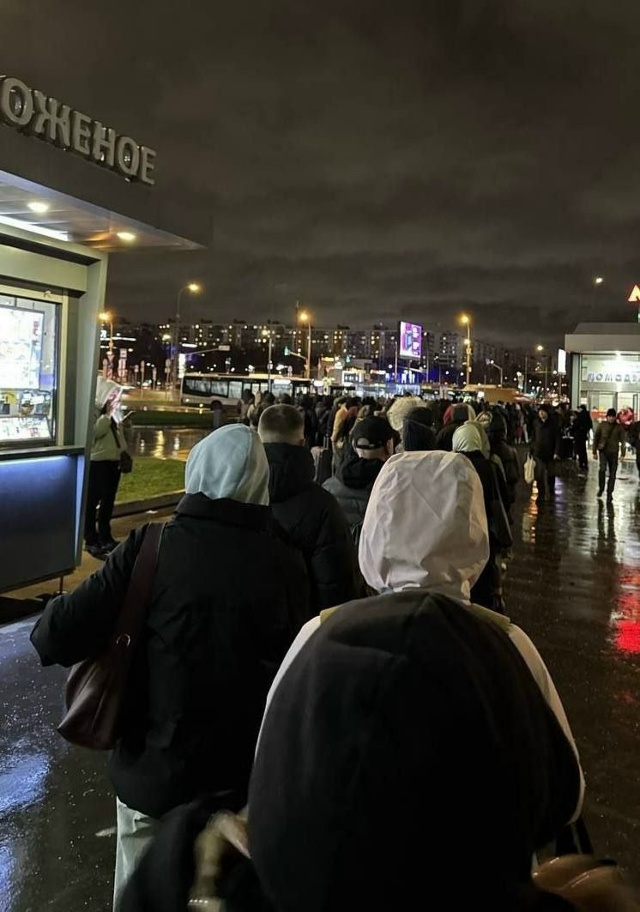 Очередь на автобус с Домодедовской 🤯