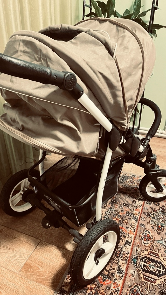 Продаётся детская прогулочная коляска. Складная, в отл...