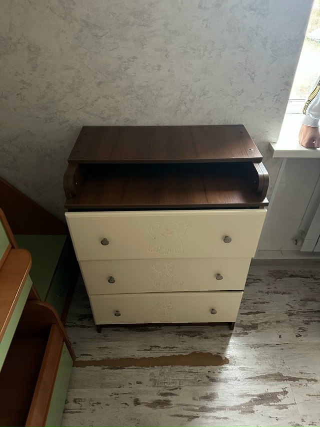 Продам мебель
Диван угловой бесплатно
Компьютерный с...