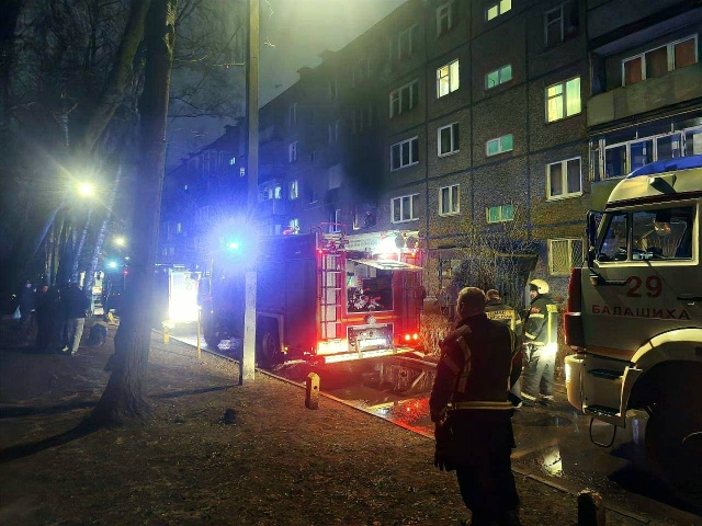 Пожарные спасли 12 человек И КОШКУ🐈 при пожаре в Балаш?...