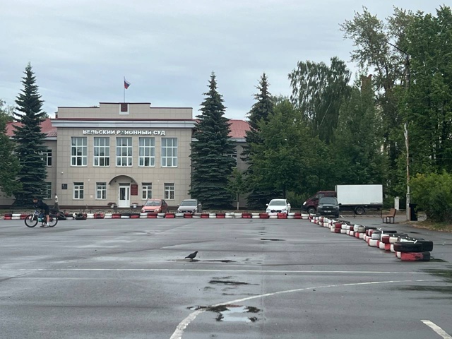 На площади будет картинг. Уже привезли покрышки 👍