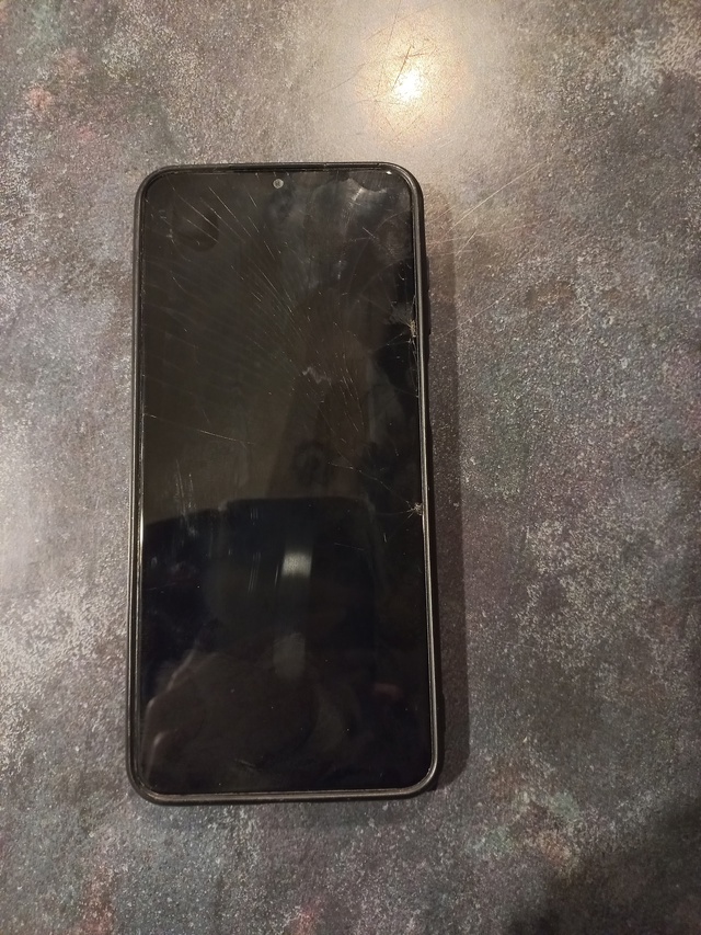 Найден телефон в районе ул.Жуковского. Писать в лс