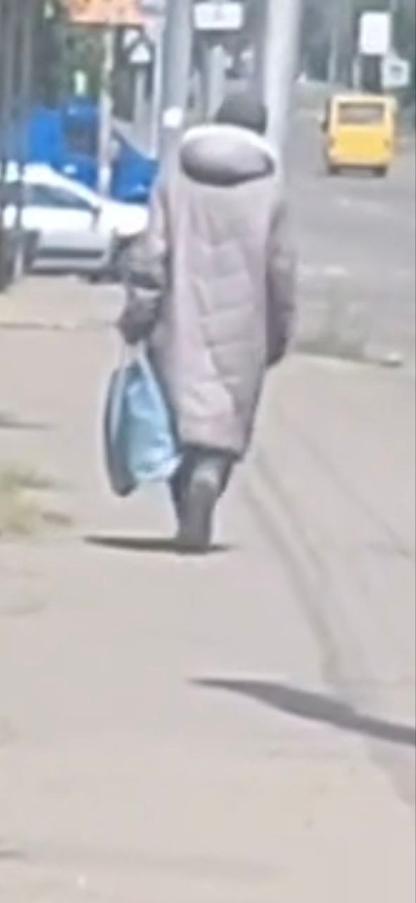 ЖАРА +30 °С
Потом орут в автобусе, чтобы окно закрыли, а ?...