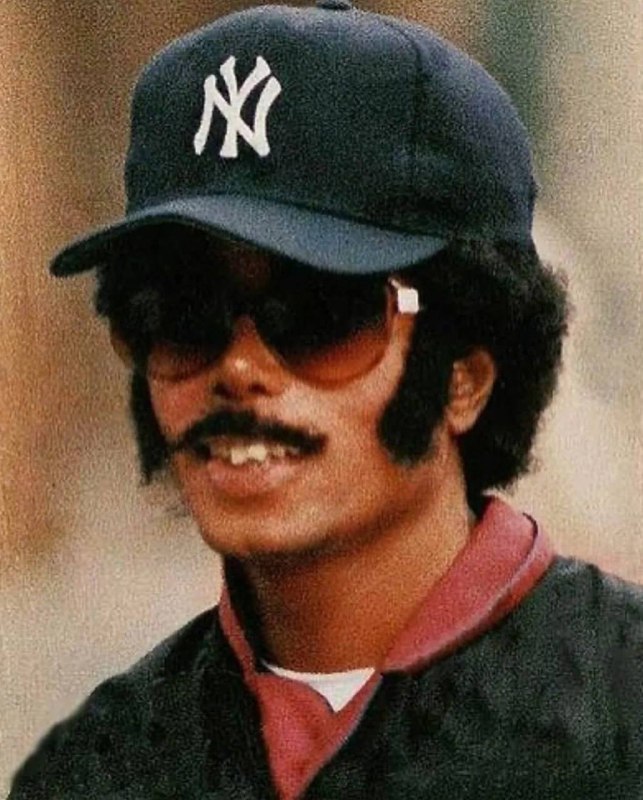 Маскировка которую использовал Майкл Джексон, для свободного хождения среди людей
Буквально воплоще