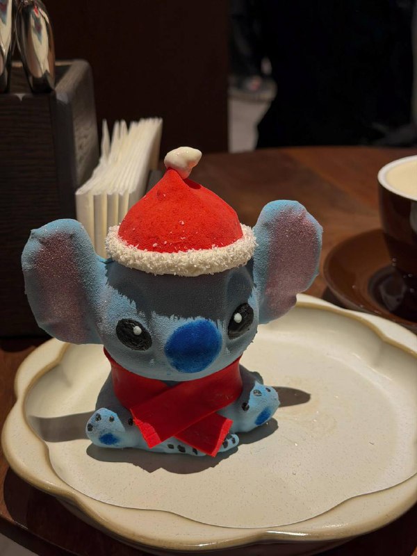 Милота, Quidi надели на Стича красную шапочку и теперь он стал Санта Стичем.
Последнее фото не для