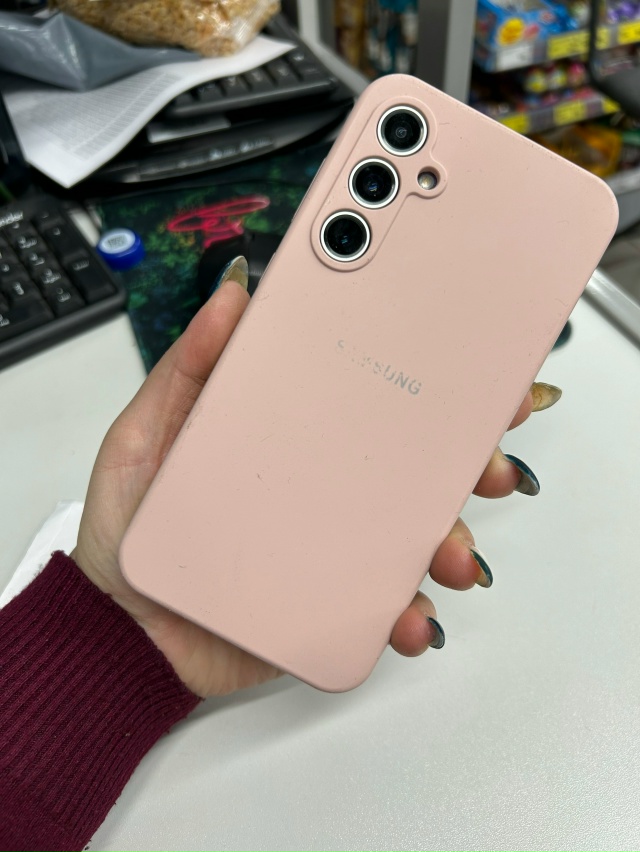 Оставили телефон, Магнит на Урале.
Он у кассира.