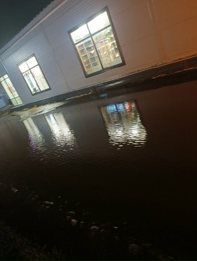 Ленинградская 9 Дикси
Рядом школа, магазины, дет садик ?...