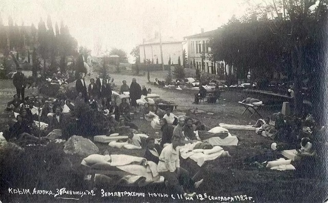 1927 год. Ялта ждала туристов, и казалось, что лето начнёт...