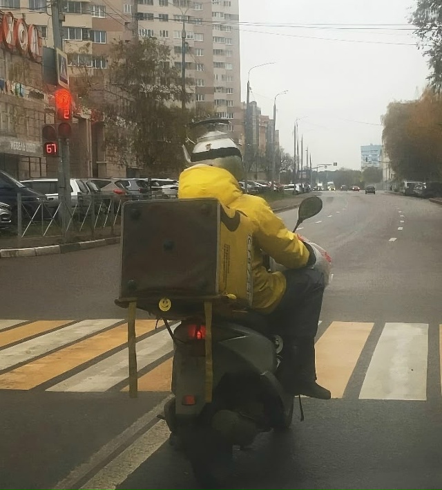 Оригинальный подход к выбору шлема 😁