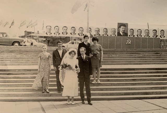 Напротив вечного огня в Раменском. Фото из архива Алек?...