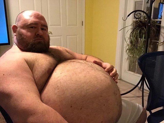 Американец по имени Брайан растолстел до 226 килограммо...