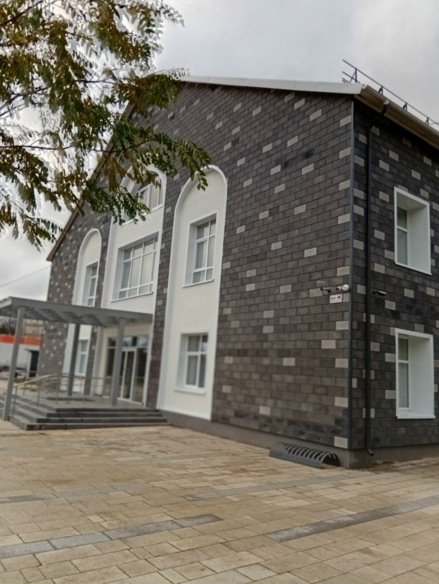 Зоя стоит,клуб в новом обличии начал работу,строители ?...