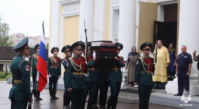 ПОХОРОНИЛИ 🙏 КАК ГЕРОЯ
В Подмосковье простились с по...