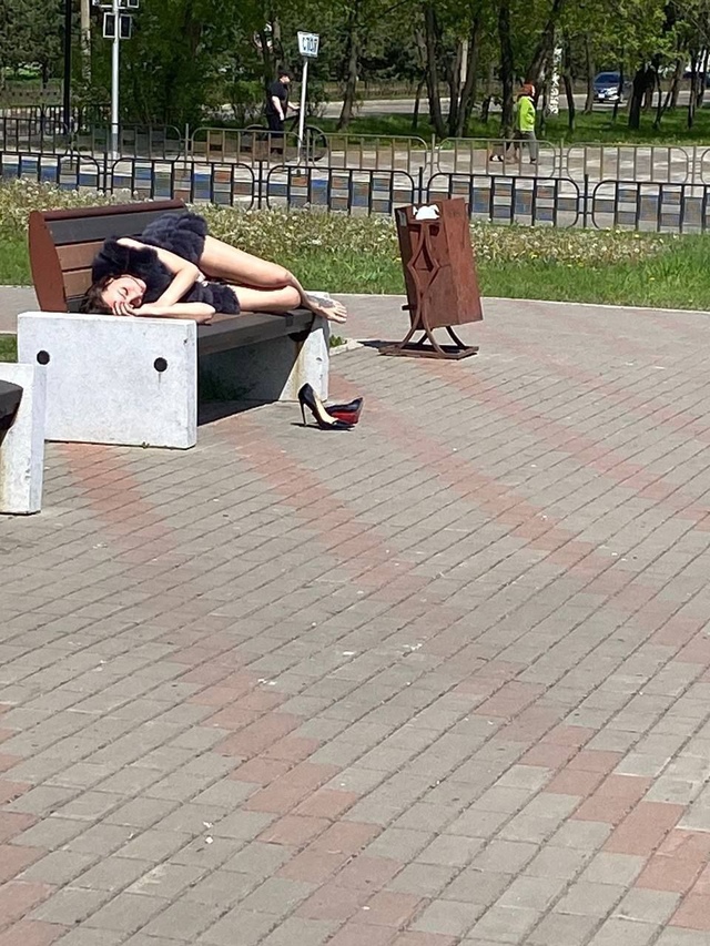 🔞Прохожий изнасиловал полуголую пьяную девку, котора...