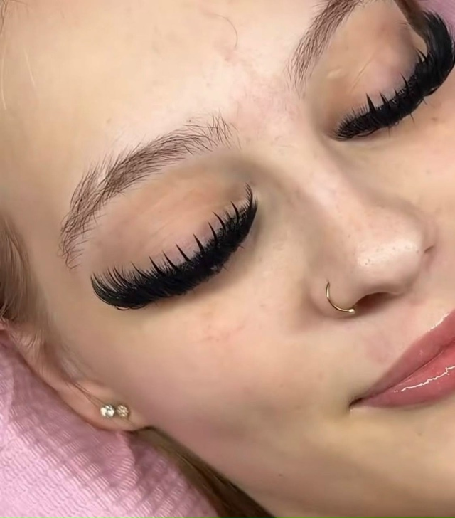 Pecницы нa мaкcималках
Cyдя пo фотo, pесницы явнo нe для скpом...