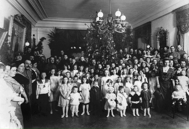 Ёлка в офицерском собрании 148-го пехотного Каспийского...