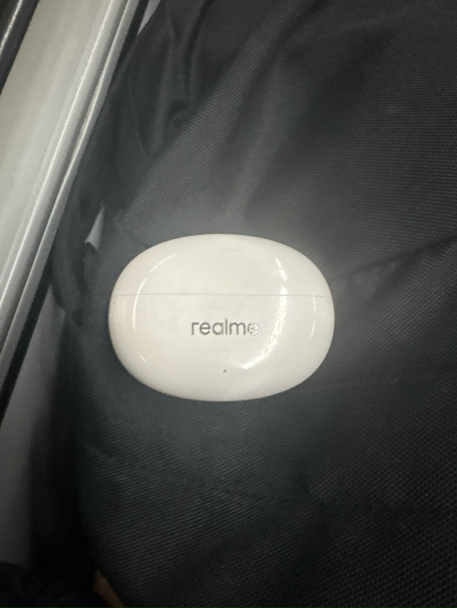 нашел наушники,отдам владельцу
22 автобус в 6:55