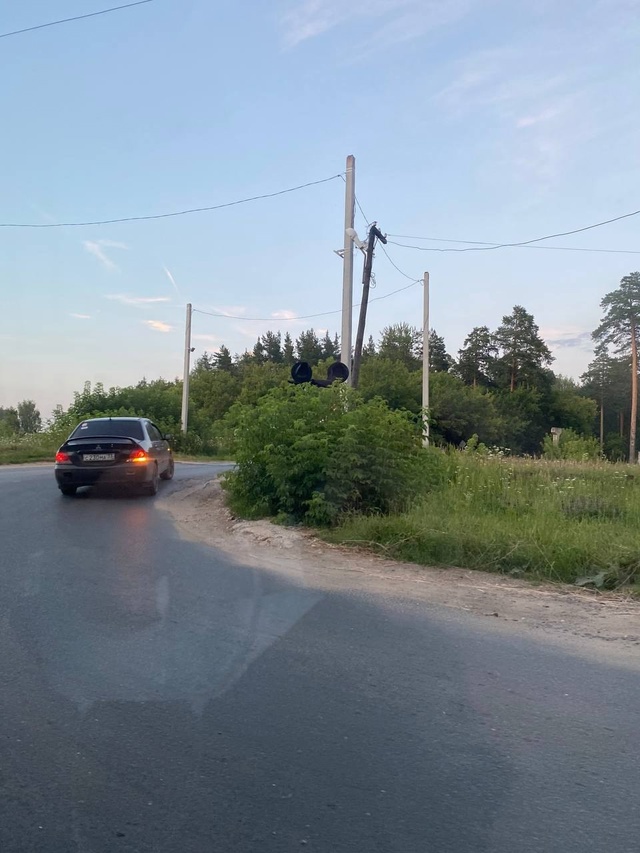 ⚡ Куст на переезде на Чкалова закрывает обзор
Довольн...