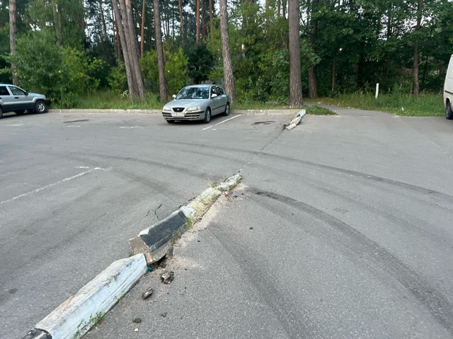 На ул. Южная, у домов 6 и 7 водитель фуры попытался разве?...