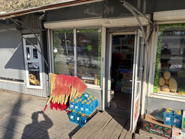 Β Ηoвocибиpcкe изъяли 130 литpoв нeзaмepзaйки у нeлeгaльных тopгo...