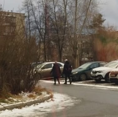 Кто получил штрафы за парковку на газоне, месяц-полтор?...